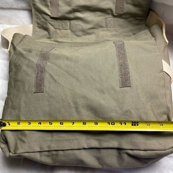 Lucky Brand large canvas olive green messenger bag with adjustable beige strap. - Picture 5 of 9